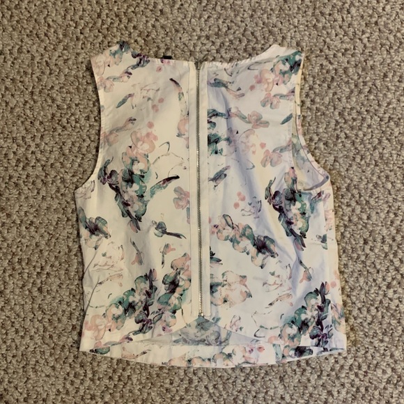 RW&Co floral back zip cropped tank xs - Picture 2 of 3